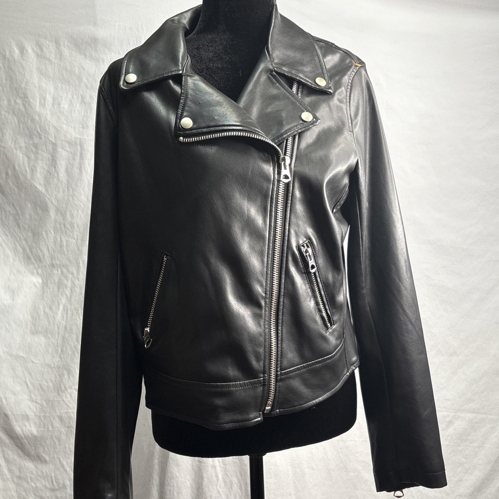 Torrid Moto Zip Faux Leather Jacket Size‎ O Black Soft Long Sleeve.